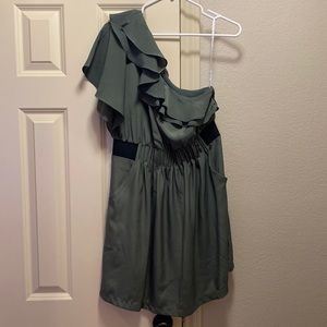 Sugarlips one shoulder forest green dress with pockets. Size- Large